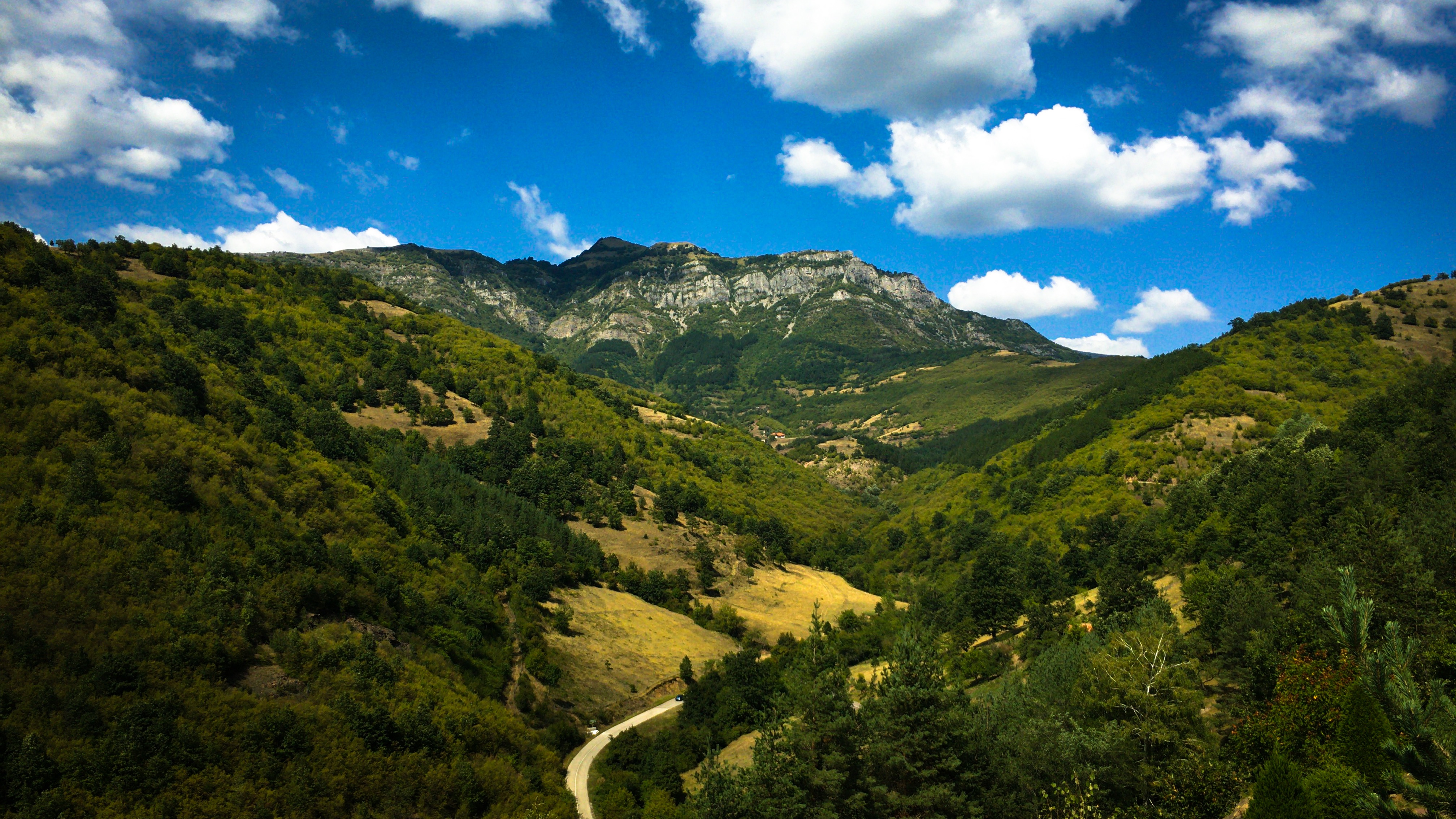 Mountains_in_Bulgaria.jpg