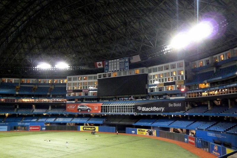 Toronto 2012: Wnętrze Rogers Centre (Sky Dome), miejsca większości meczów Maple Leafs i Blue Jays.