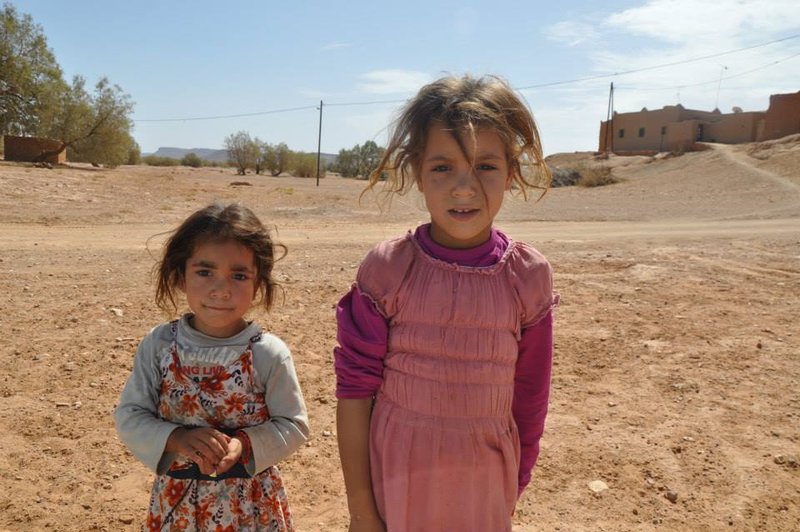 dwie cudowne dziewczynki na krańcach Maroko