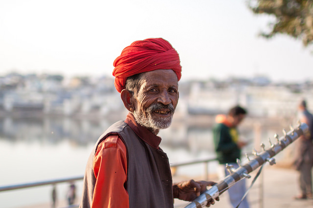 Uliczny grajek Pushkar, Indie luty 2016